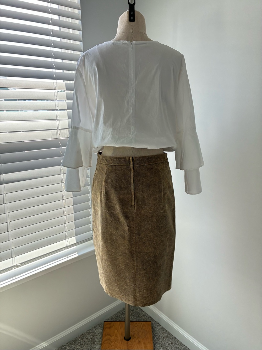 J. McLaughlin Women's White Ruffled Tiered Sleeve Blouse - Picture 4 of 12